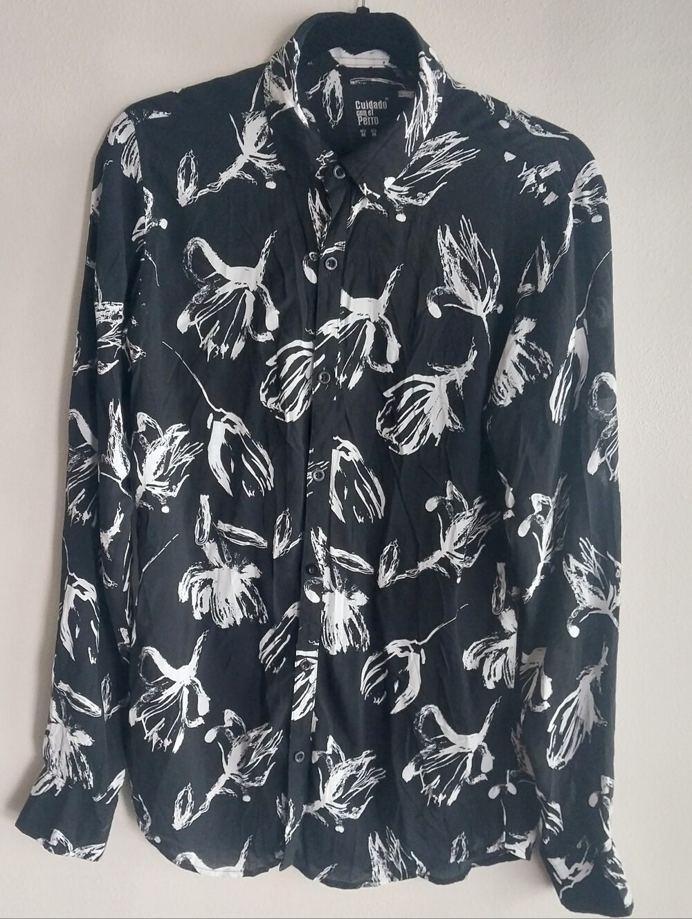 Cuidado El Con Perro Black & White Abstract Print Long Sleeve Button Front Shirt
